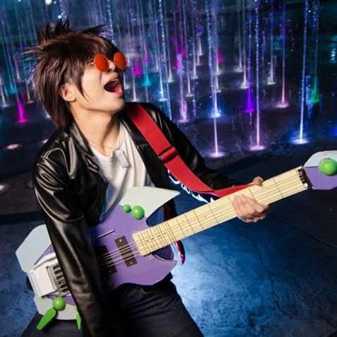 LongLeggedUncle's profile picture. 22 years old, tall guy with messy hair and kinda a nerd.

I like reading novel, watching anime, playing keyboard, cooking and baking, drawing, animating.