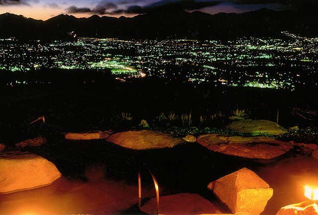 ほったらかし温泉、温泉主です。山奥で温泉屋をやっております。露天風呂からの富士山、夜景は最高！遊びに来てね！