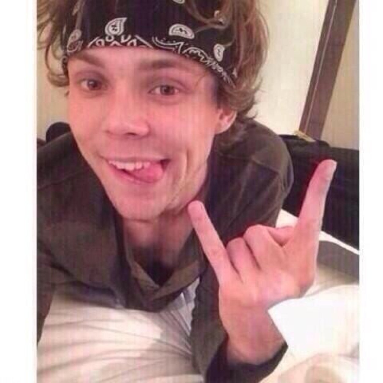 Please follow @BritPerfection she has a luke follow !! Thanks you ilysm