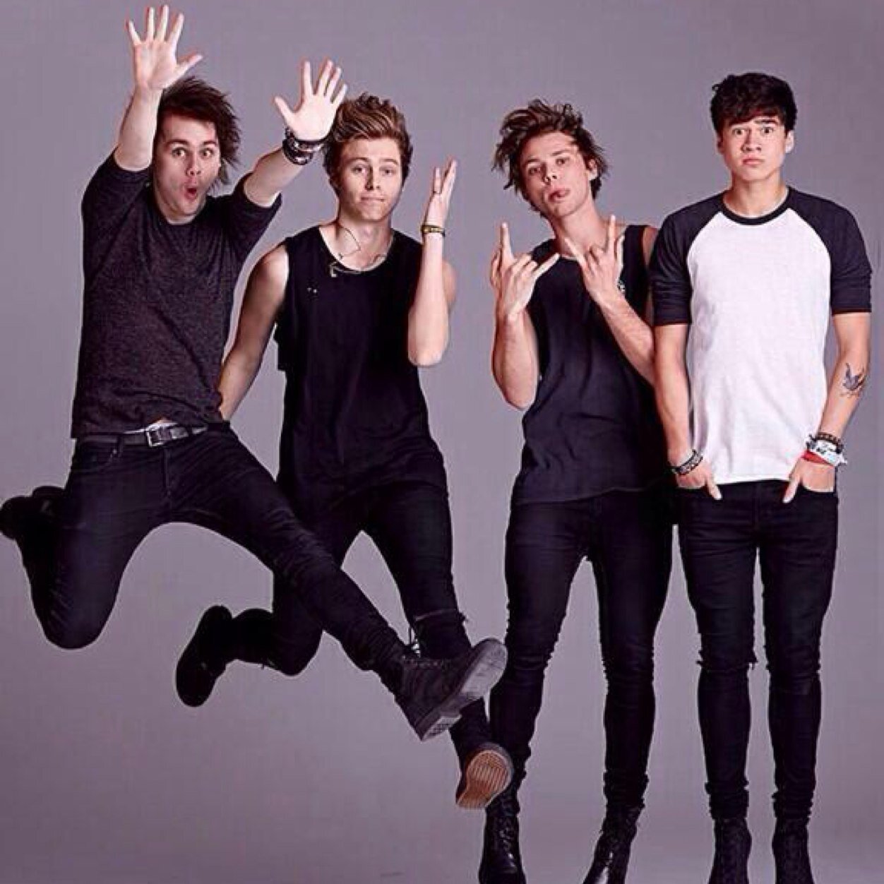 Hey! Keep smiling coz you are amazing :) free follow from @stylesxirwintbh you should go follow her x