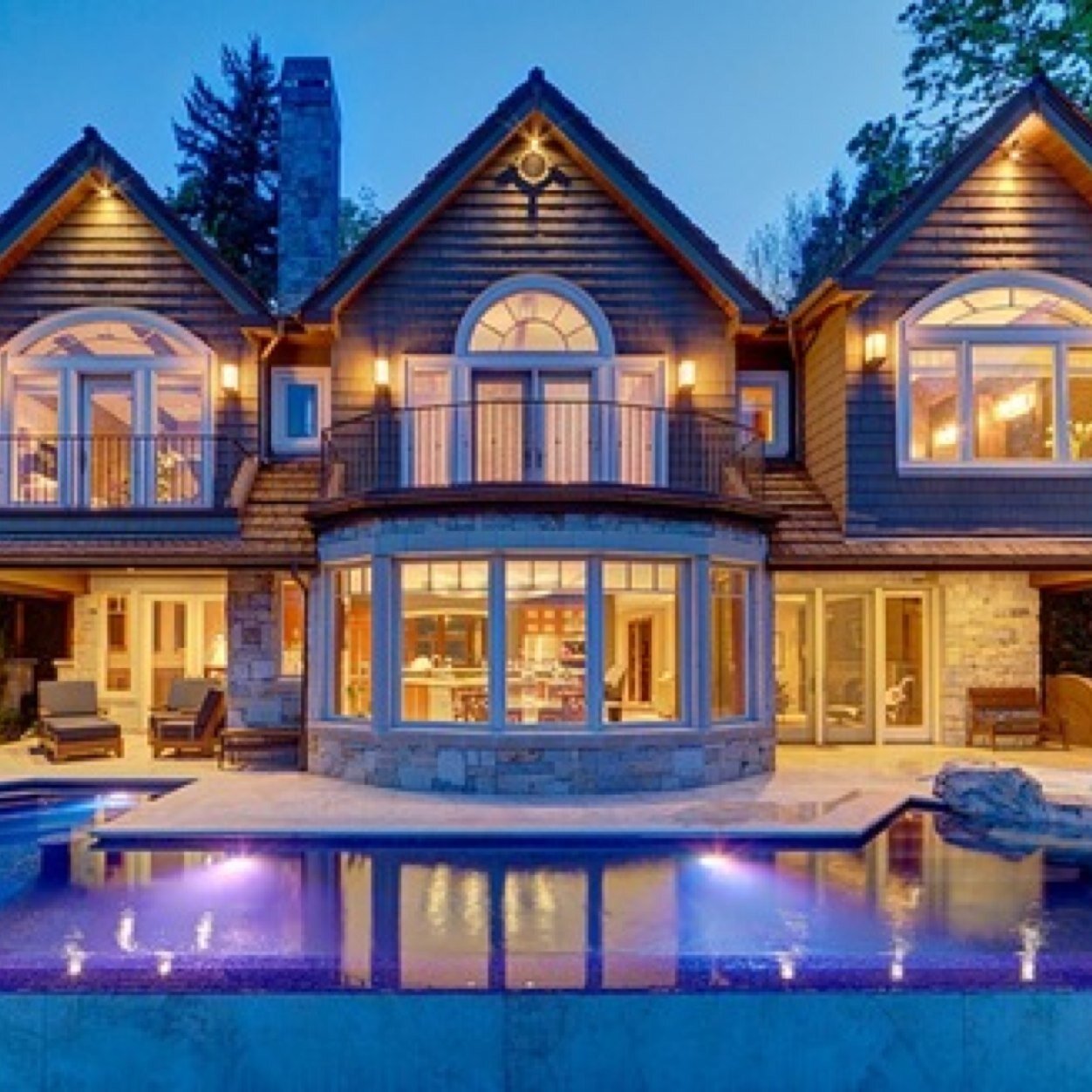 What happens when you're put in a luxurious mansion with your ex? Who knows what can happen! @/DM us for a role. [|Site coming soon.|] Taken roles in favorites.