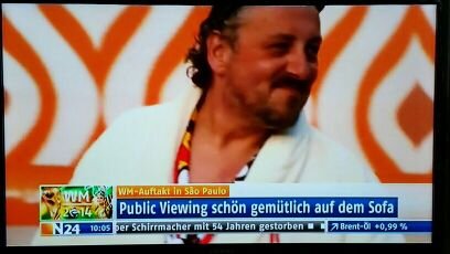 der Gestresste ist eine reine Kunstperson. Also nehmt meine tweets nicht so ernst und schmunzelt darüber.