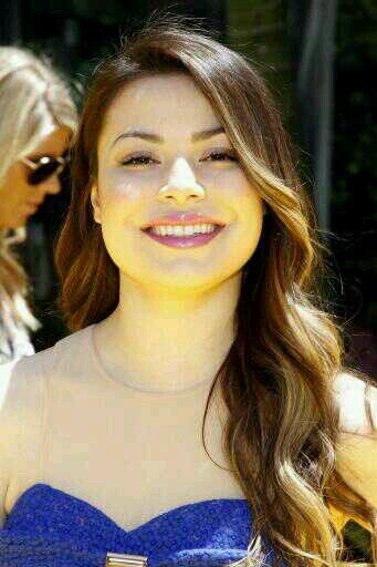 I love @MirandaCosgrove so much and I'm a Cosgrover