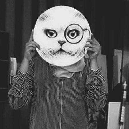 Part time dreamer- Part time realist.
 @bldngbridgeslk.