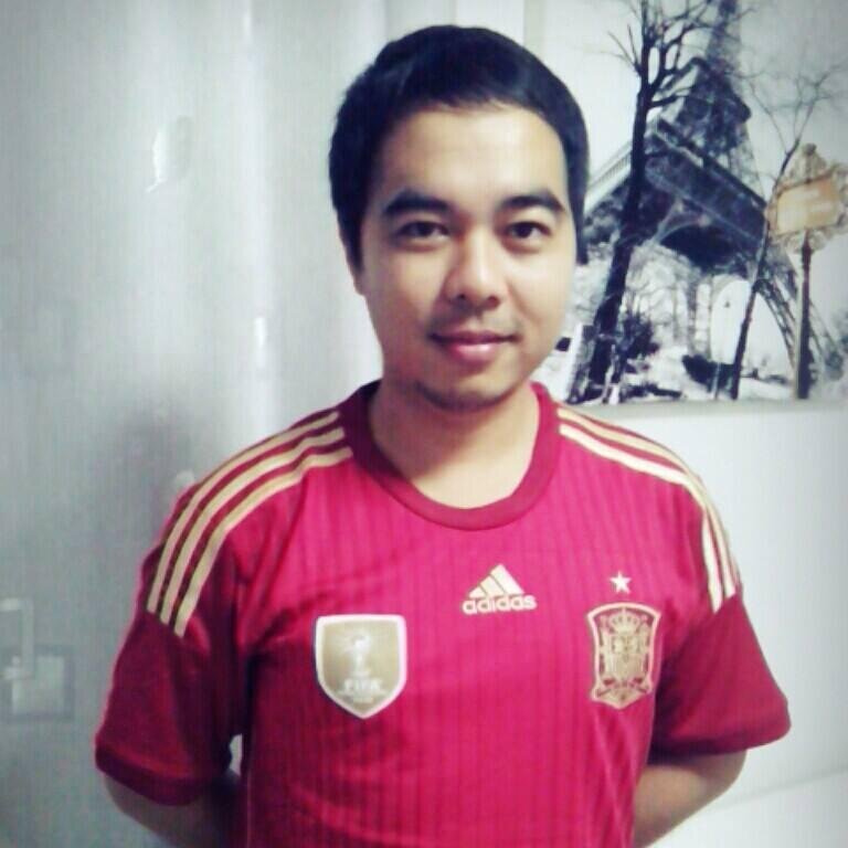 mersciex's profile picture. ดูบอล เล่นกีต้าร์ เชียร์หงส์แดง ชุดขาว เสือเหลือง และทีมกระทิงดุ อิอิ