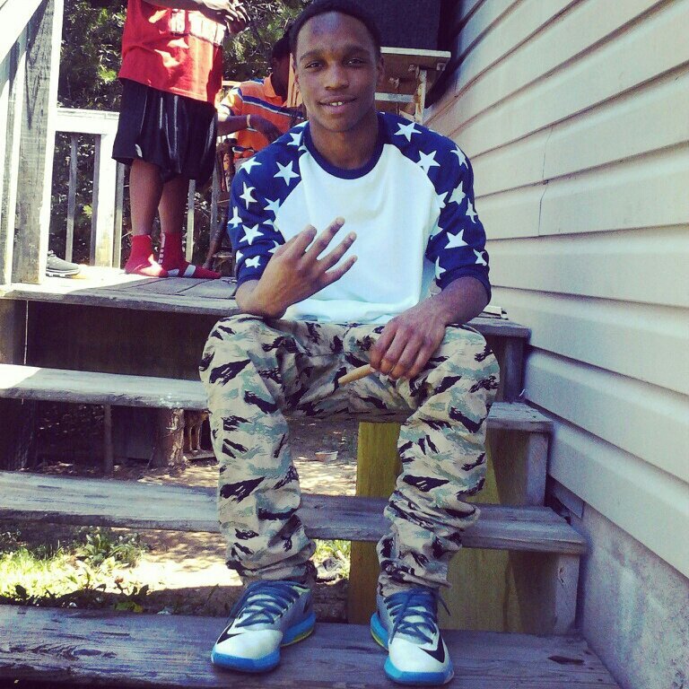Just a cool ass nigga.... Have big dreams to conquer! Class of 2014 I'm out this bitch! Life goes on with the people that care about you !