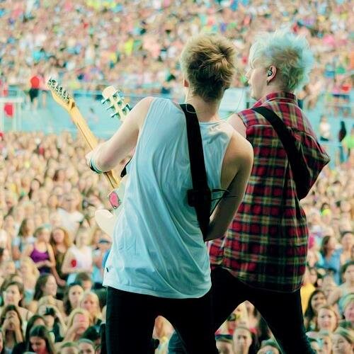 ☀️☀️5 Seconds Of Summer☀️☀️ ♍️Michael♍️ ♋️Luke♋️ ♒️Calum♒️ ♋️Ashton♋️