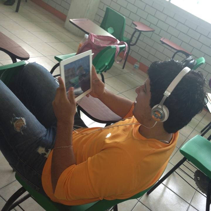 no se por que no me hablas, por que no me escribes o por que no me miras! pero solo se que tu, si tu eres la persona a la que quiero 3 3 3 3