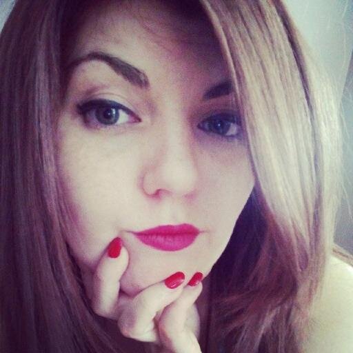 Brune, Blonde, Rousse tout dépend des moments, et ça sera tout pour l'instant...