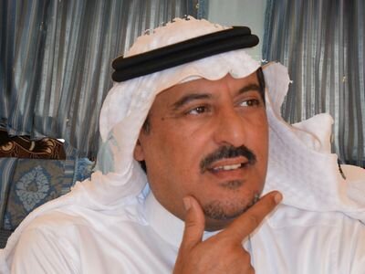 ‏أحنُّ إلى أهلي حنيني إلى الصبا ‏إلى أول الخطواتِ.. وهيَ تعثُّرُ ‏. ‏إلى طفلةٍ بالدارِ تسـألُ أمـها ‏أحقـاً إذا مـرَّ الزمانُ سنكبـرُ