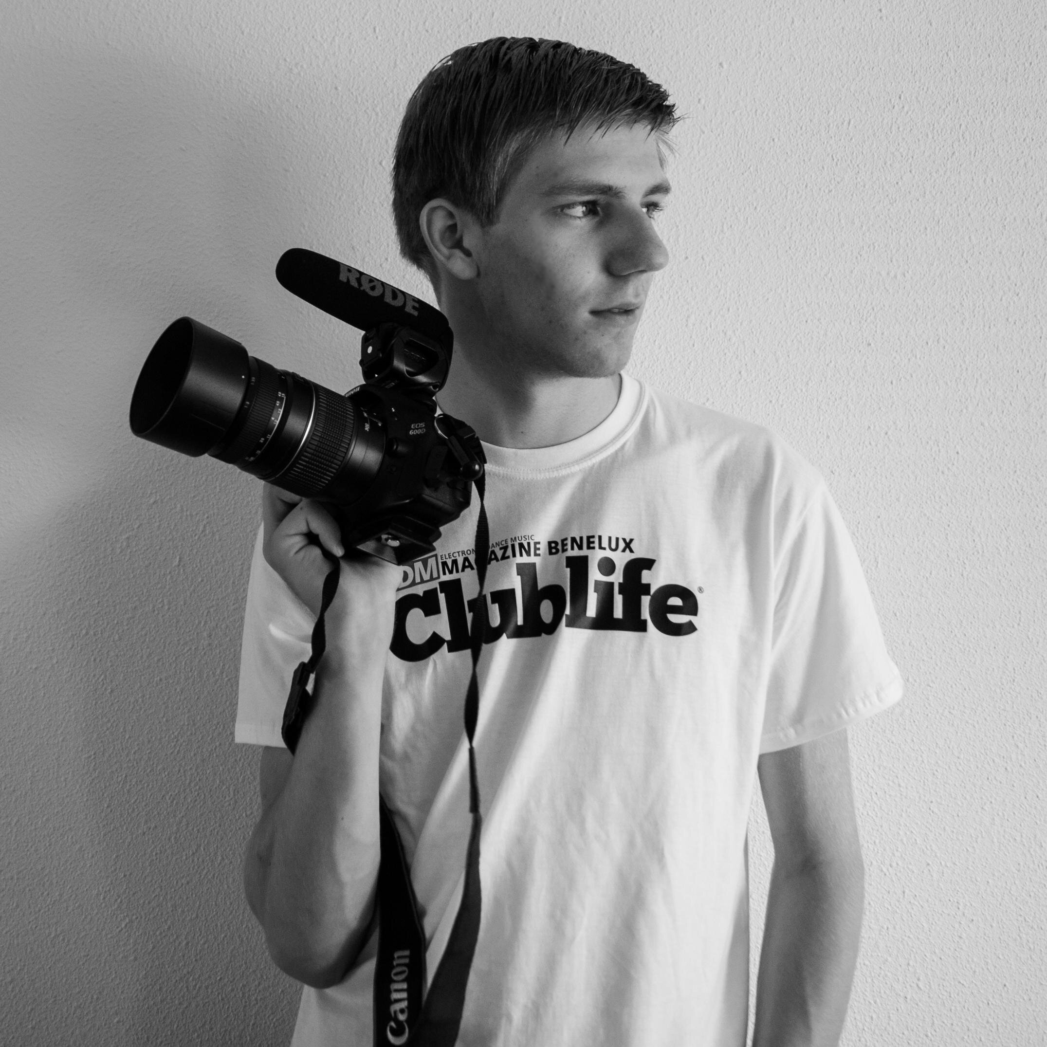 Photographer - Video Producer - Graphic Designer