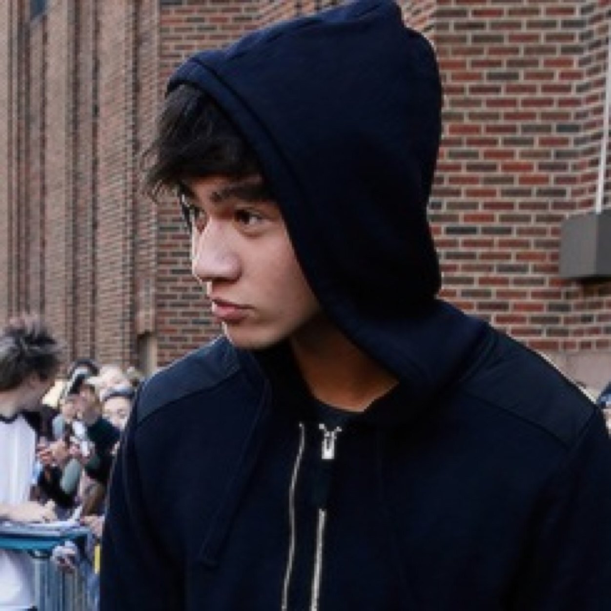 free follow from @neverclifford, follow her :)