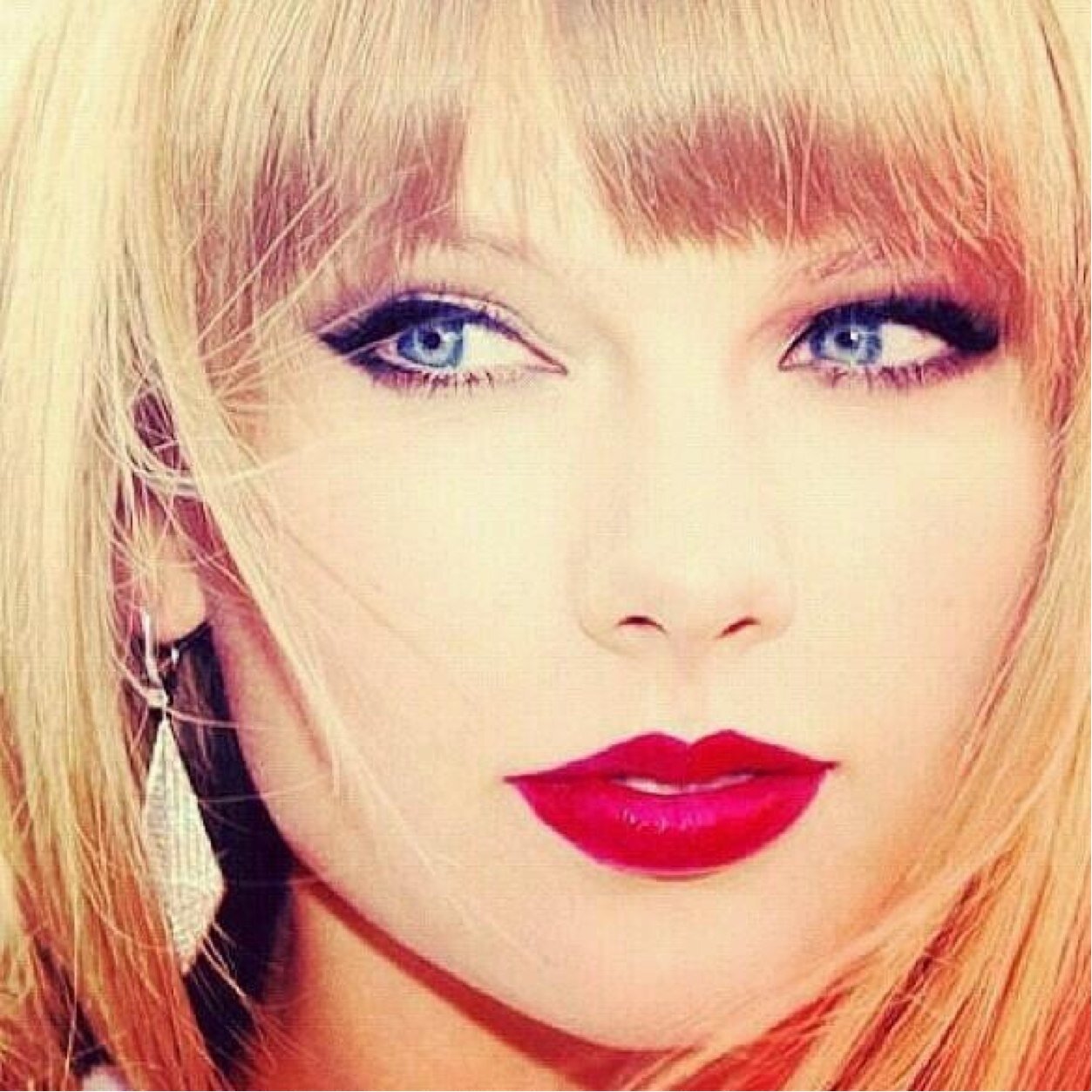 Taylor Swift
KATY PERRY