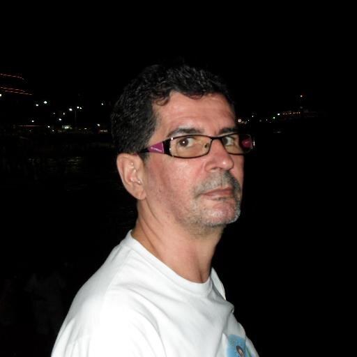 Apenas um rapaz latino americano......