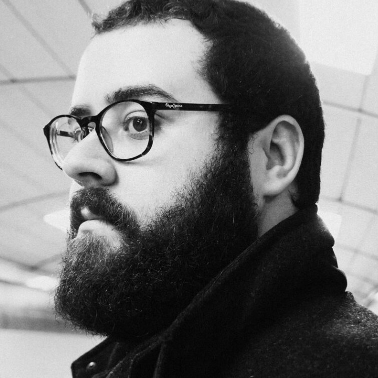 The man behind @Mierdecitas — hectorbometon@gmail.com
