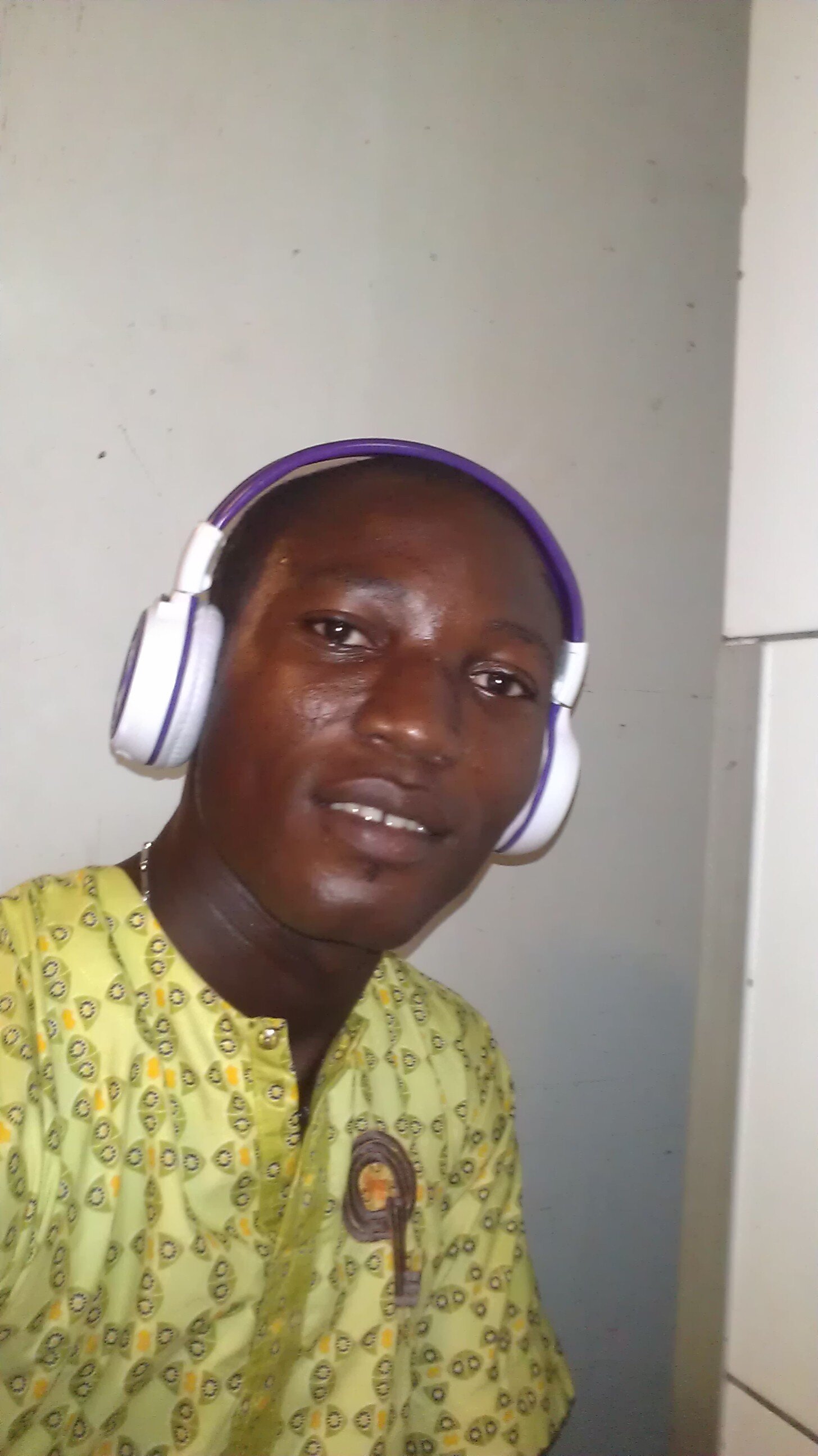 adex4real12's profile picture. 