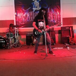 Grindcore band Indonesia @tanayasompit - gitar,voc @mr_frian - drum. NB: anakrumahan :3