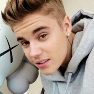 Justin is my life. I've got everything. All I wanted her to follow me. Please follow me..:)