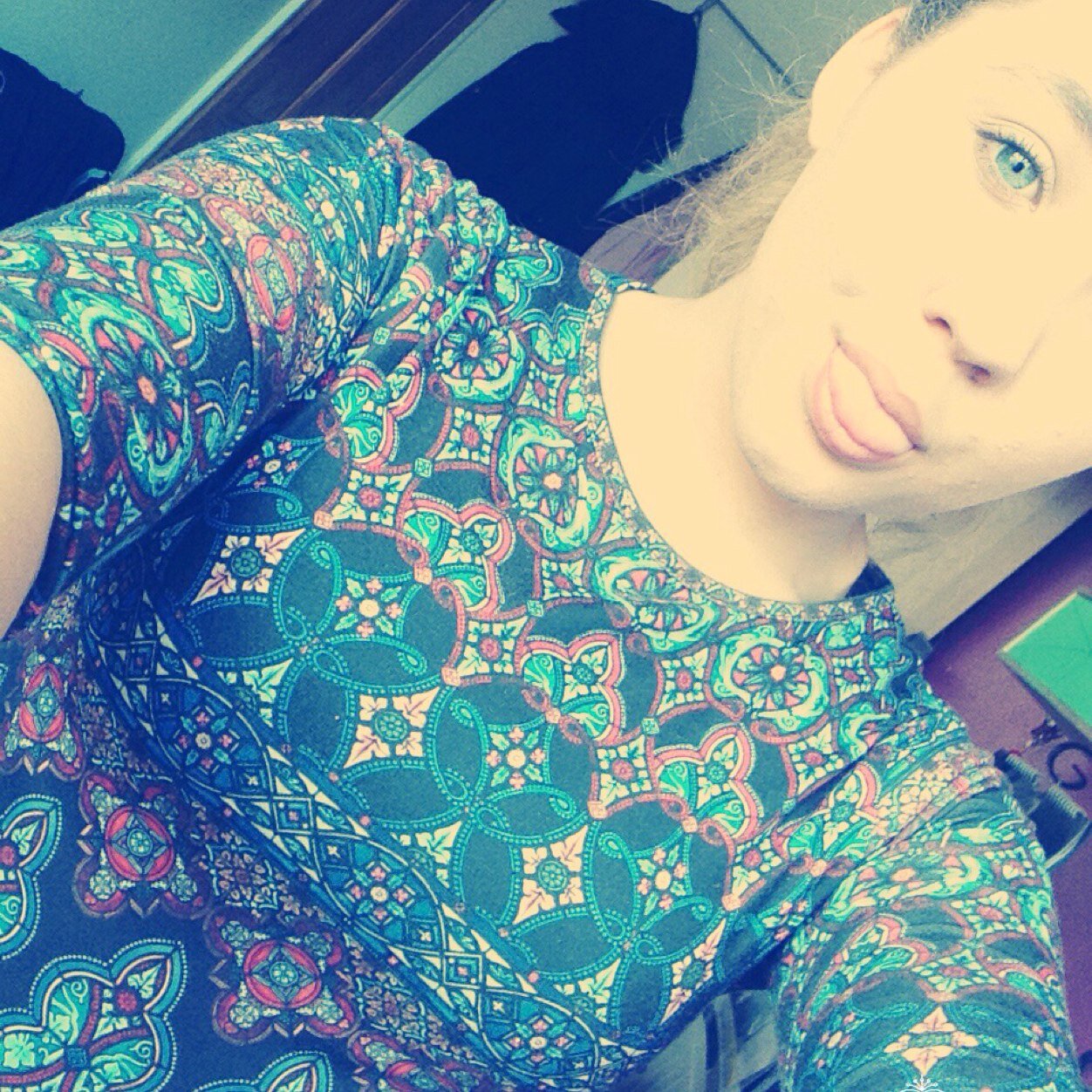 Add me on kik- taya_deakin 
Follow me on instergram-taya_deakin 
Add me on skype-sexytaya2k13
