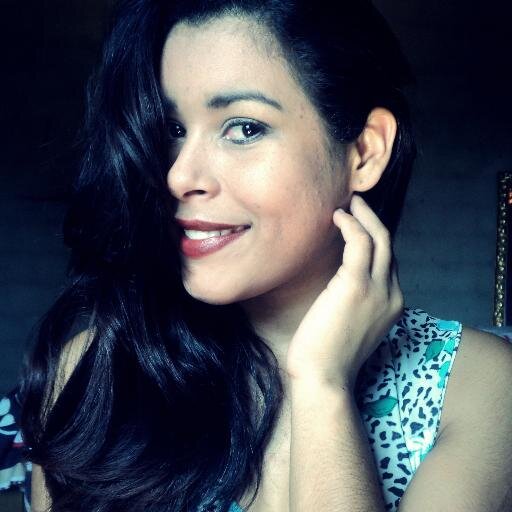 Este é o twitter do Blog da Thay, onde você pode acompanhar todas as postagens sobre makes, customização, DIY, e etc. Junte-se a mim!