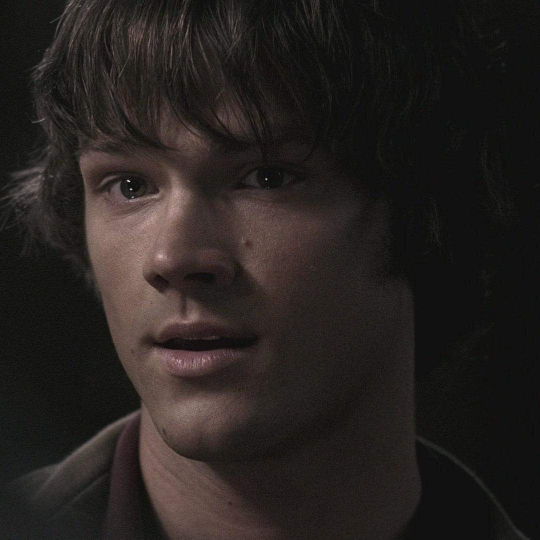 #AU Sam Winchester. A hunter since I was a kid. I was raised by my father but mainly by #Dean. Living on the road and staying in motels. [Mainly DMs]