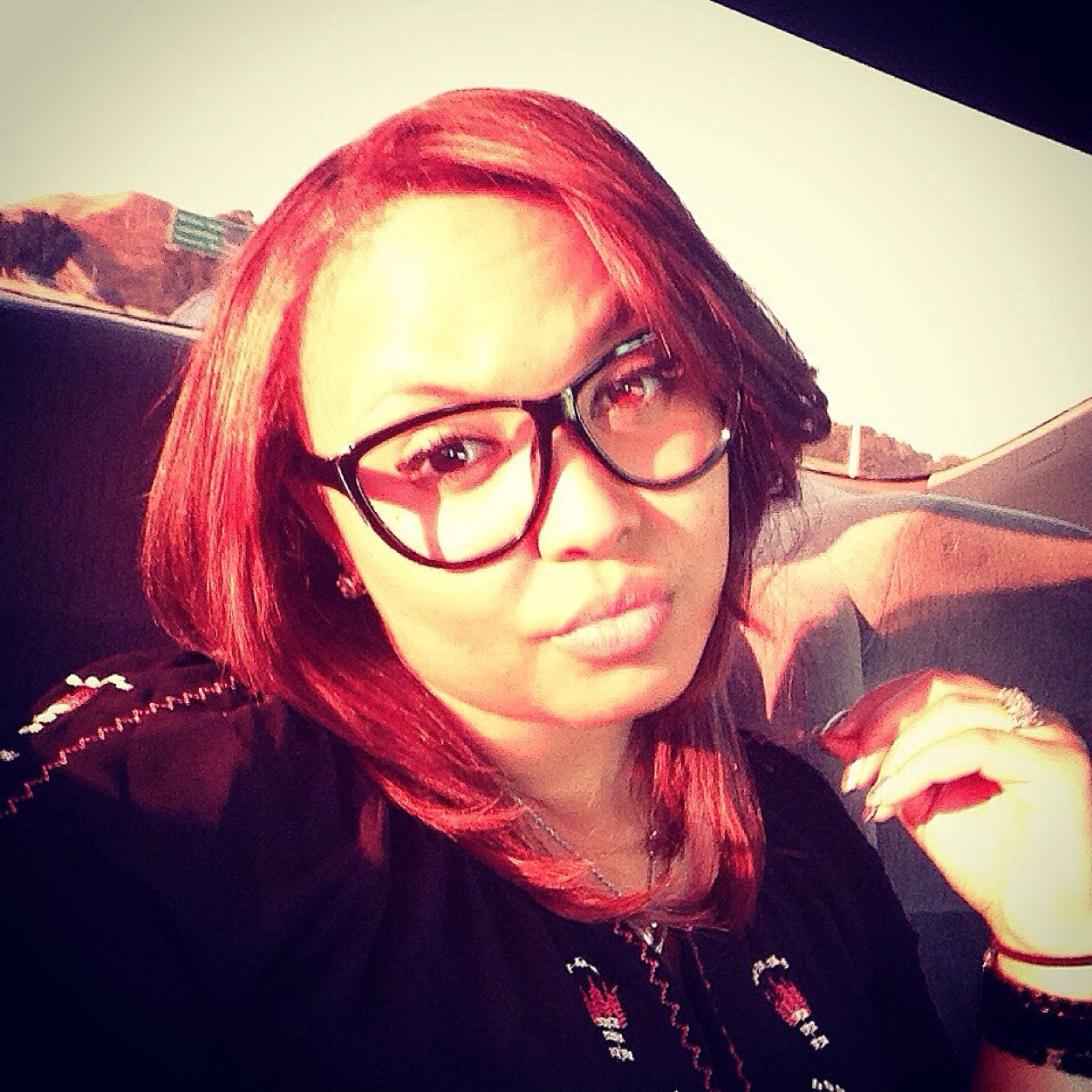 _LoveAntoinette's profile picture. top down with the radio on