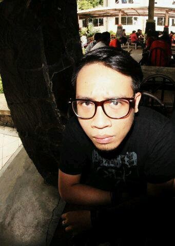 Announcer 107.7 FM @RADIOEMAS , MC , EO , WO, Singer , Traveling and many more :) kencleng broh !