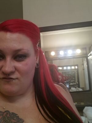 im tink i live in colorado. cosmetology,piercings n tattoos!