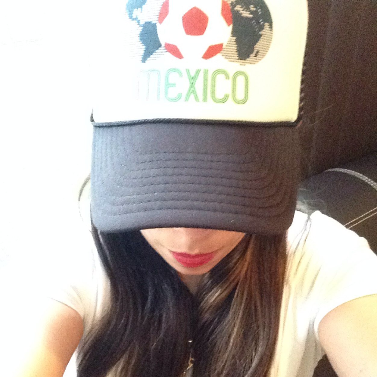 dannyzarzamOra's profile picture. ¿En qué momento perdió el hombre su empatía, su capacidad de indignación? ¿en qué momento se nos olvido  la historia de un país obligado a vivir de rodillas? DF