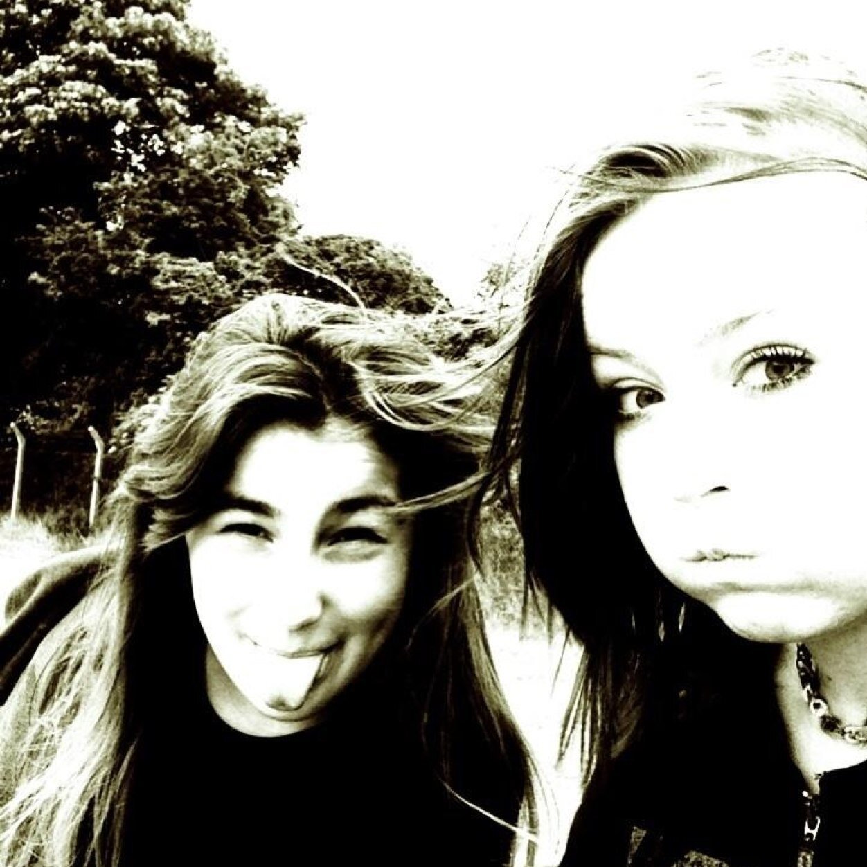 chloe99abi's profile picture. Choose your friends wisely choose the people who will lay roses on your grave not spit on it press follow i follow back xxx