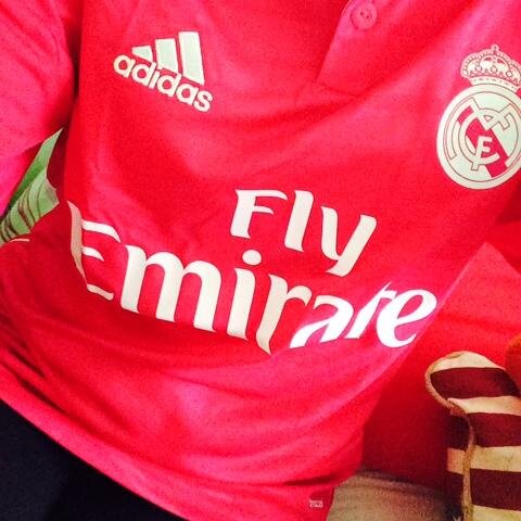 Cristiano Ronaldo/ Real Madrid                        DE MADRID AL CIELO;)