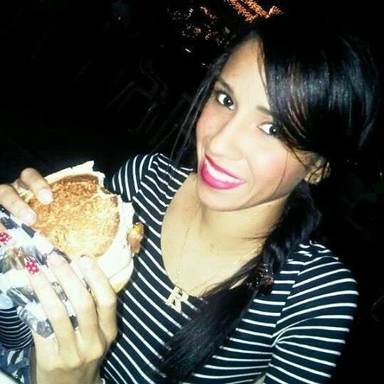 No diré que tal soy deberías seguirme y averiguarlo!! Positiva siempre con dios y mi familia d guía! Amen 3