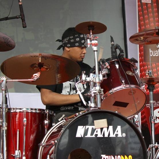 TitanArifin's profile picture. Drummer of @heno2moheji39 & @RockSaladBand | A Vocaloid lover :D