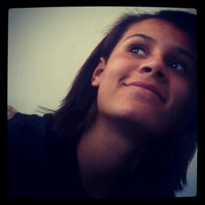 Sou uma garota que esta em busca da verdade, e principalmente de pessoas companheiras e verdadeiras amigas.. No mundo ainda existe pessoas assim...