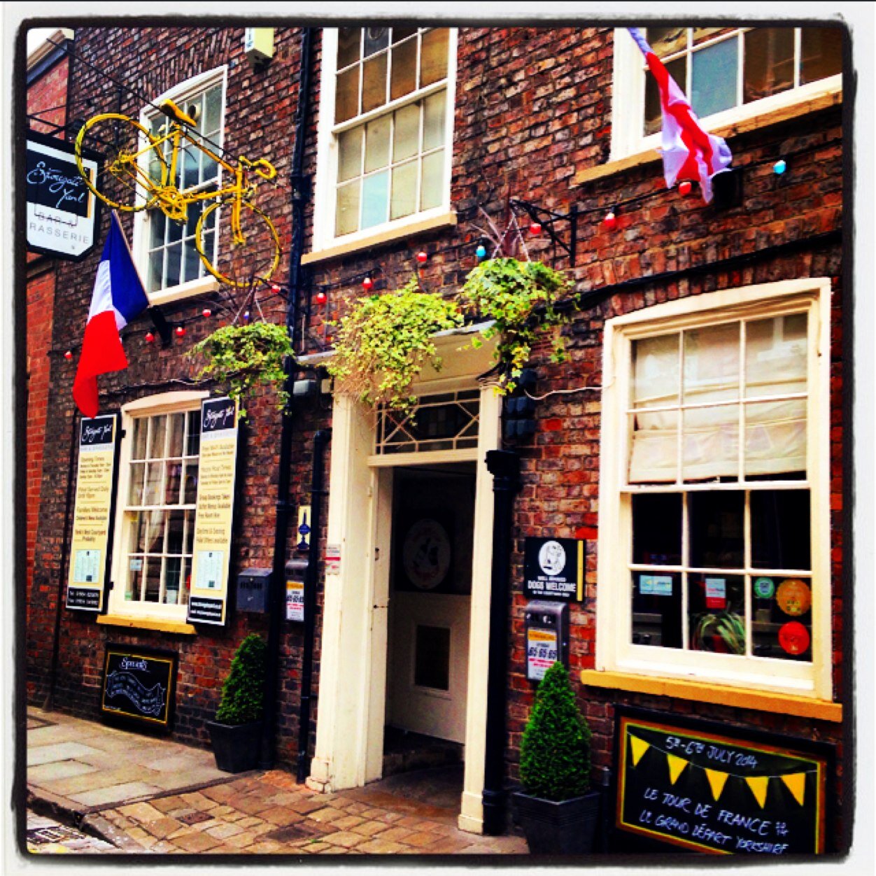 Drinker/Eater/Children/Dog friendly pub in York city centre. Happy hour Sun- Mon 4pm-11pm and Tues-Fri 5pm-7pm :)
Bookings welcome 01904 625870.