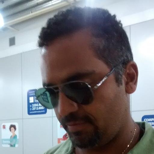 Sou casado tenho duas filhas e sou muito feliz.