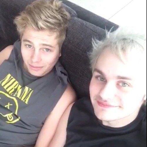 FreeFollows2129's profile picture. This is a free follow from @NHthecraicdaddy follow me back there.