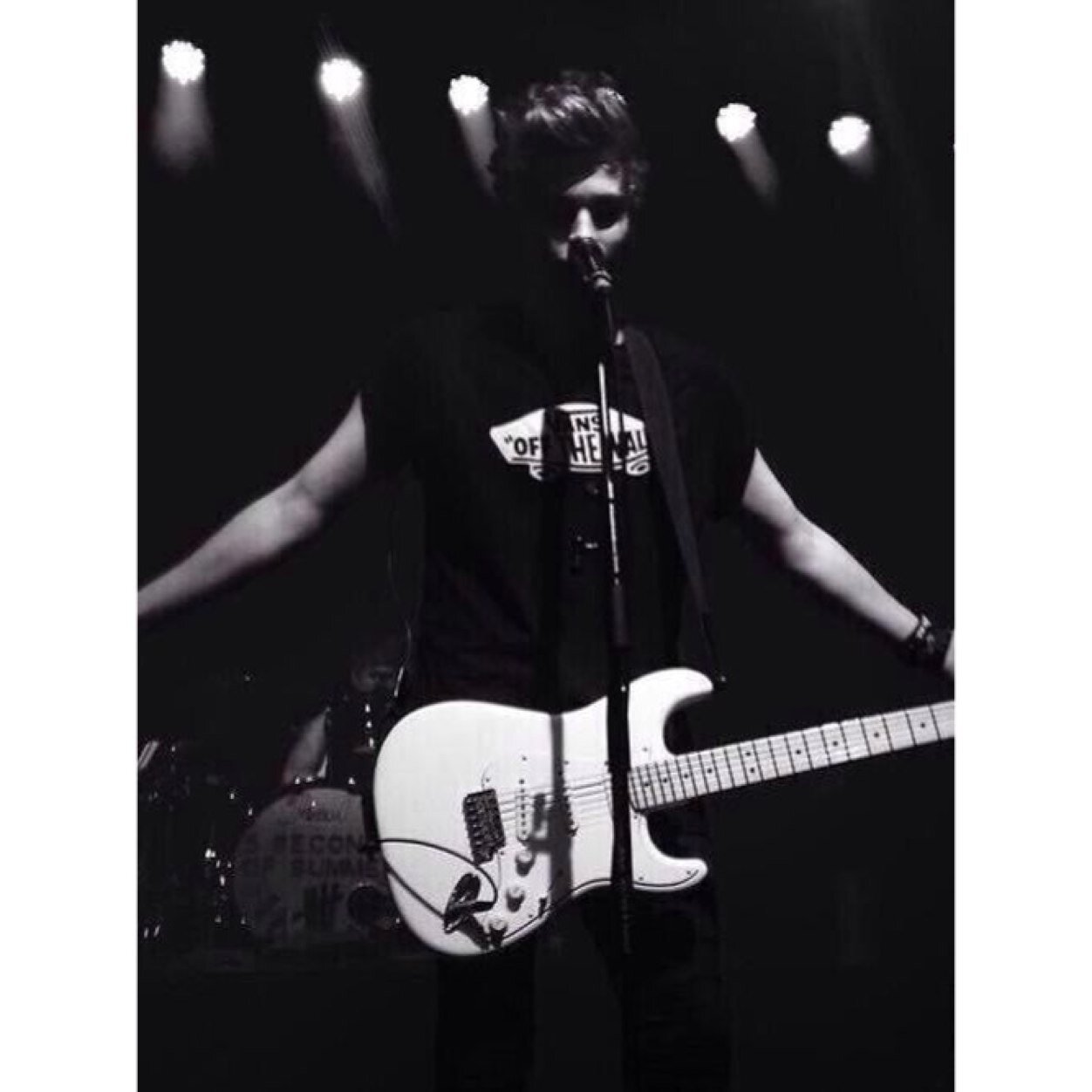 no matter how tough times get just remember that Luke loves you and never wants you to give up {ask @kidinlovelrh for a dm to him or a solo gc dm thing}