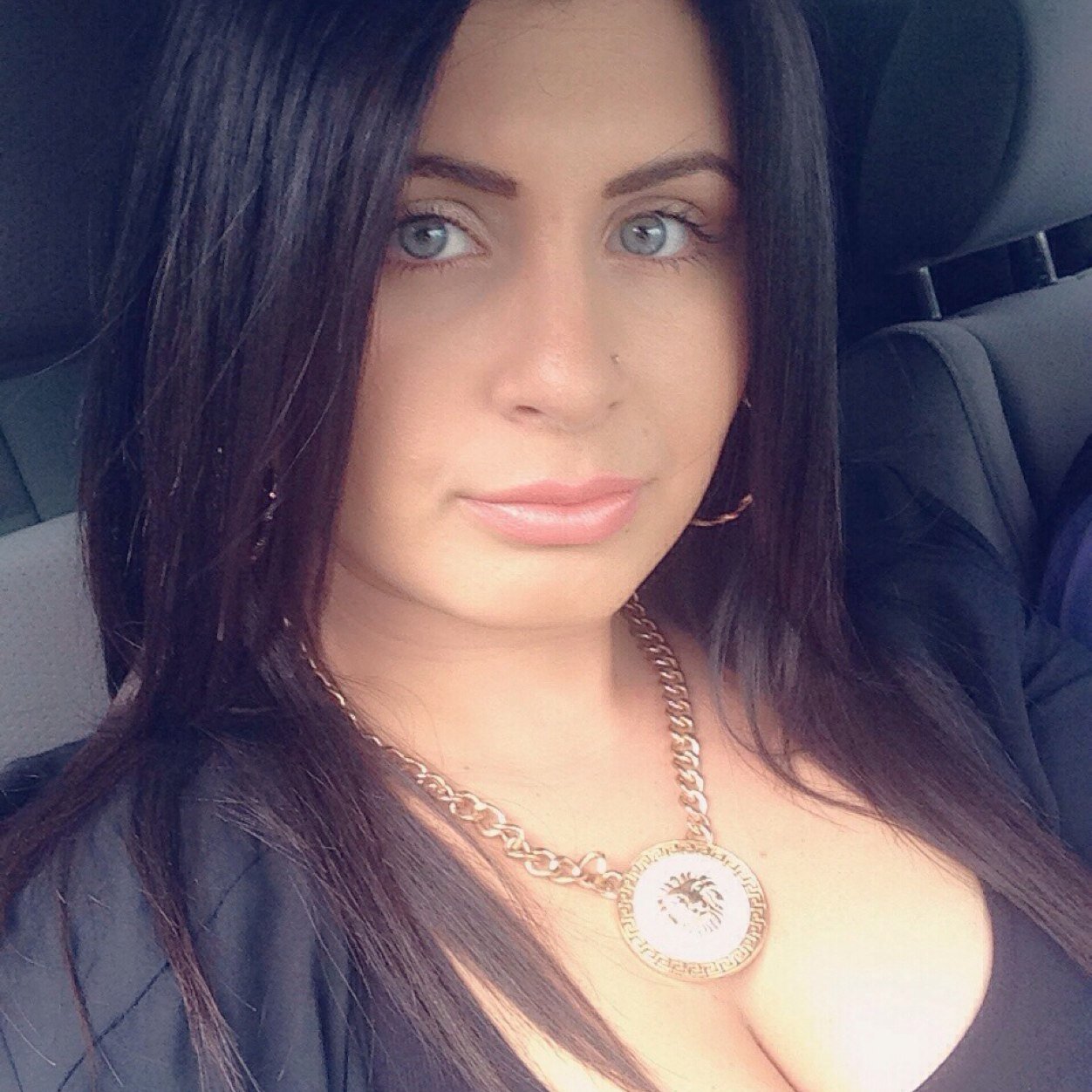 I love the ones who treat me right and forget about the rest. I don't chase anybody. Same clique till the death of me!