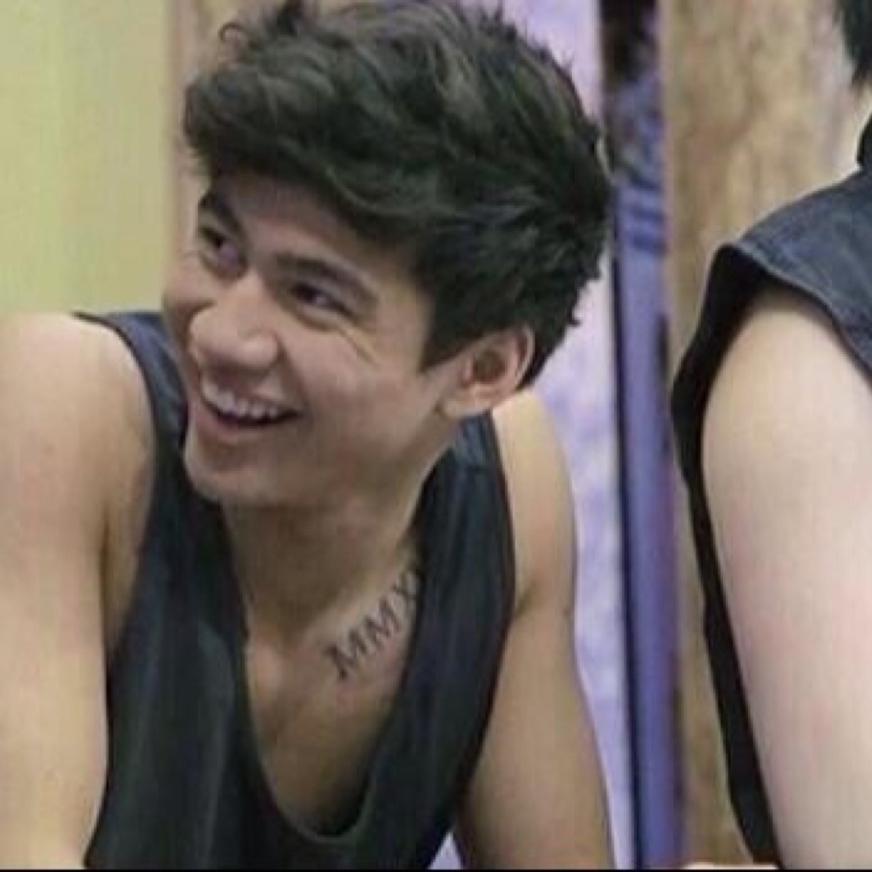 FREE FOLLOW! I LOVE YOU :) follow me back on @lily_ellax if you love 5sos! :)