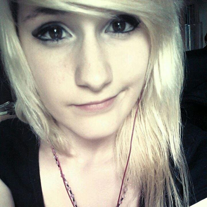 Im a gamer ^-^ music is my life as is ice cream! i love the Black Butler! AnImE fAnAtIc i like flippy hair c: *single*