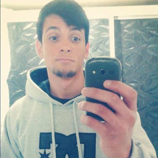 Seja humilde, pois, até o sol com toda sua grandeza se põe e deixa a lua brilhar.