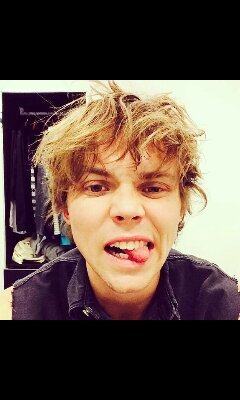 || I love Ashton, he's just lovely to me. Back the fuck away, okay? He's also mine. -@scxiness || @nctive is my sister