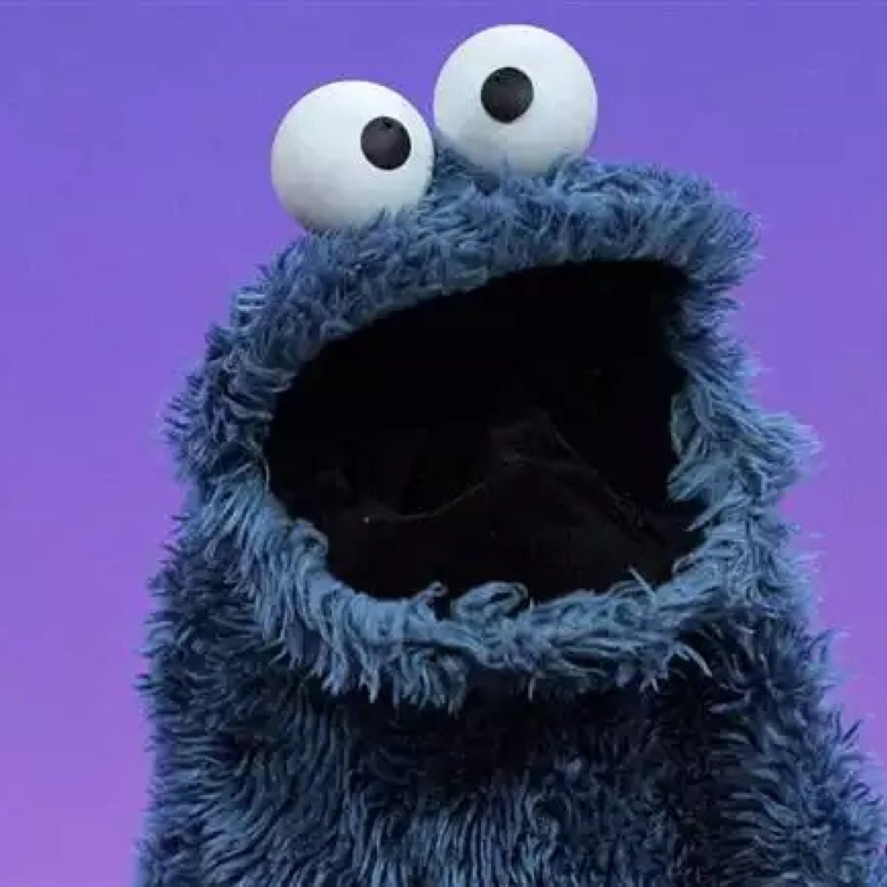 eyaldaa's profile picture. עדיף לאכול במבה מול הטלוויזיה מאשר לאכול טלוויזיה מול הבמבה