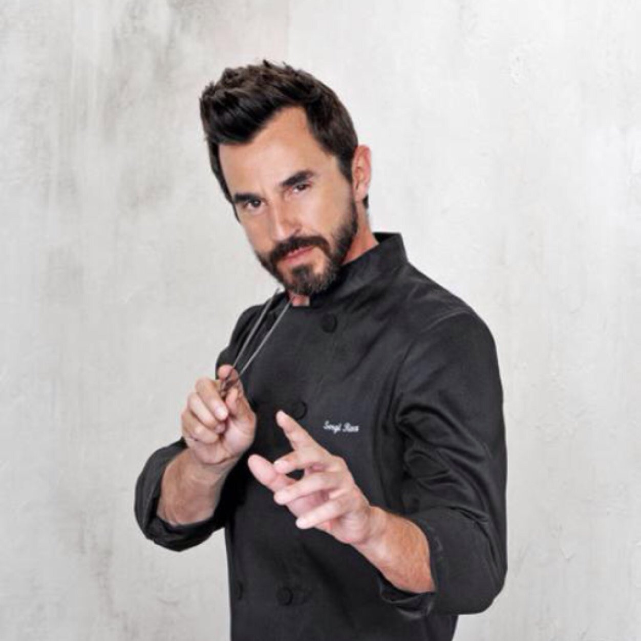 El cheff mas reconocido del toda España con 14 estrellas michelin y a por la 15 en el chiringuito de pepe.