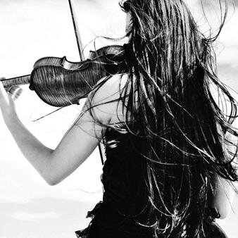 DianaM218's profile picture. Primero descubrí los sueños, luego comencé a soñarlos, y finalmente aprendí a vivirlos.