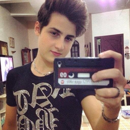 Por mais que a lua esteja longe ela nunca para de brilhar, por mais que você esteja longe eu nunca vou deixar de te amar @joaovictorevoce!!!!!
since:03/12/2012