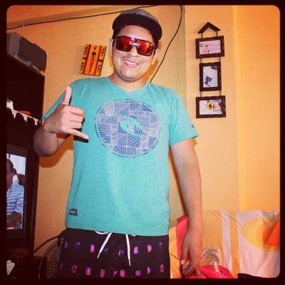 Comunicador social |Bachiller en Ciencias de la comunicación| Soy hábil para realizar las cosas y muy sociable. Amante d las gorras & el Surf