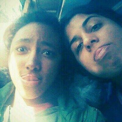 1. yo te amo con toda mi fuerza. 2. yo me busco por novios. 3. tu me amas. 4. yo la quiero mucho a ti. 5. tu me das un beso. y por último 6.tu eres bonito.