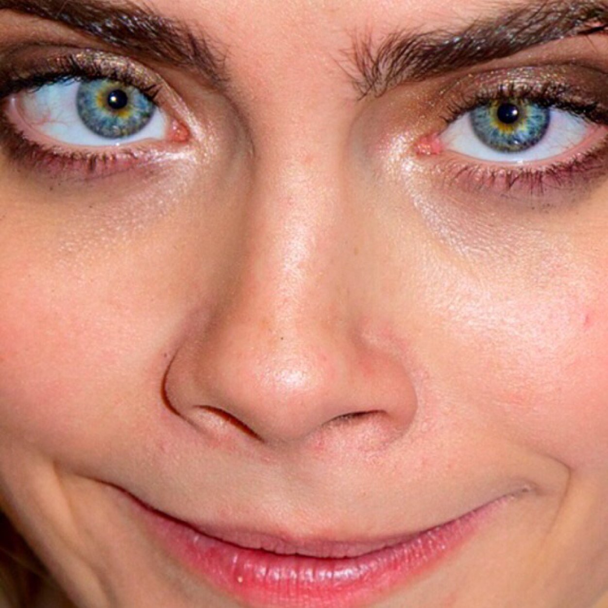 ig: @caradelevingneisperfect
cara is the kanye 2 my kanye